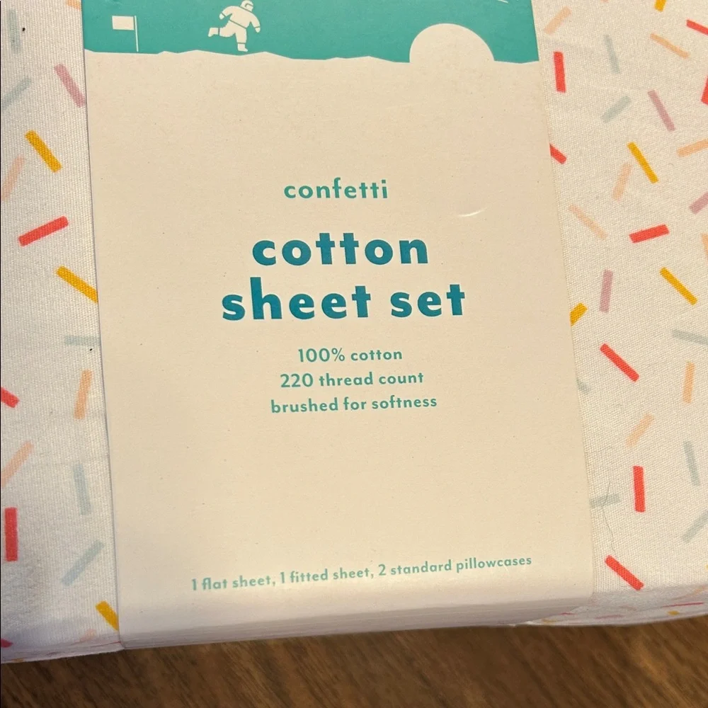 Pillowfort Confetti Cotton Sheet Set - White with Multicolor Sprinkles - Picture 2 of 8
